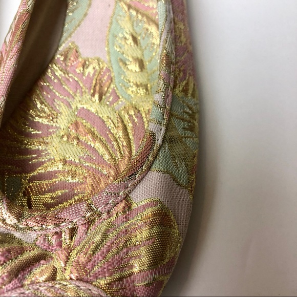 Gorgeous never worn flower design flats - Picture 2 of 3